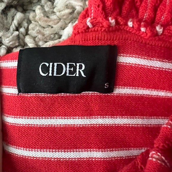 Cider red and white funky top - Picture 4 of 4